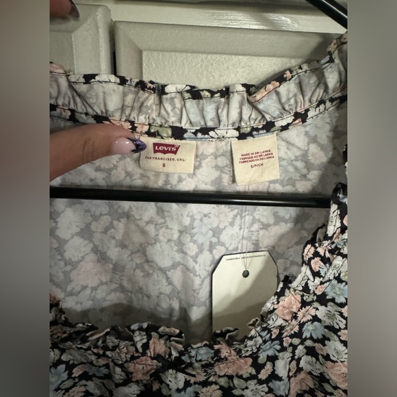 NWT! Levi’s LOUISE PUFF SLEEVE TOP - Picture 2 of 6